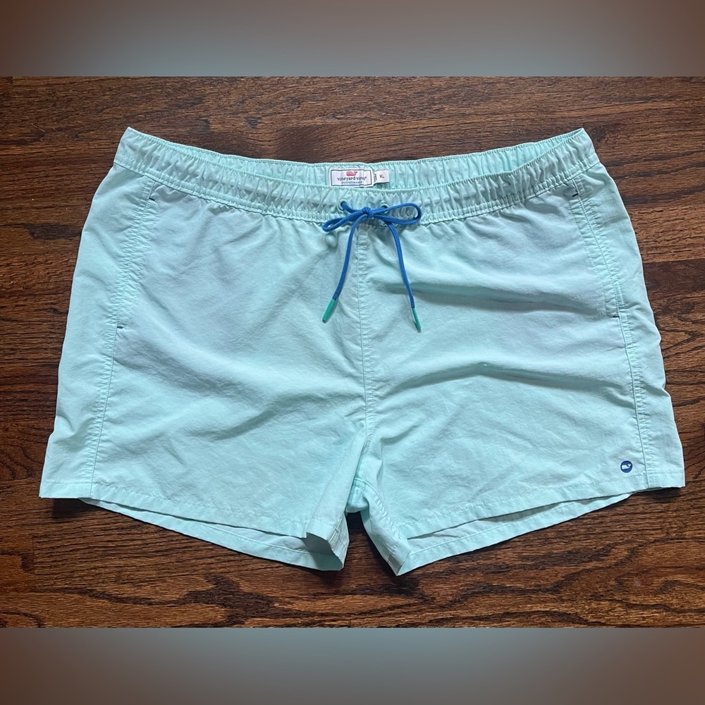 Vineyard Vines Performance Shorts
Women’s XL